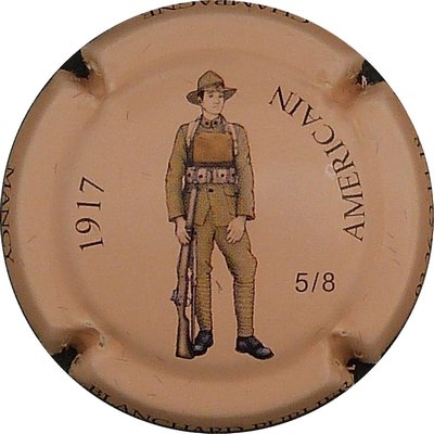 N°02 Série costumes militaires, 5/8, AMERICAIN 1917, fond crème
Photo BENEZETH Louis
