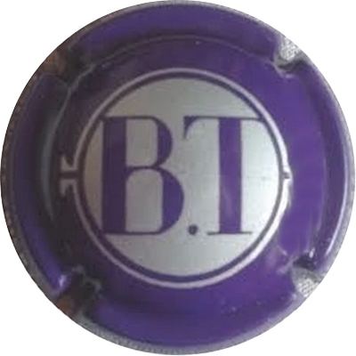 N°08 violet et argent, initiales BT
Photo CAPSOUEST
