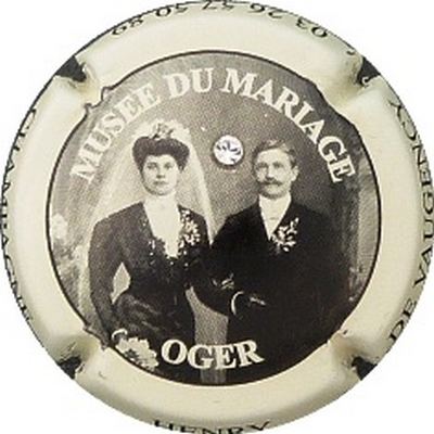 N°15 Crème, avec strass, musée du mariage
Photo BENEZETH Louis
