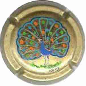 N°020a jéroboam, le paon fait la roue, peinte sur feuille d'or
Photo SIMONNOT Jean-Joseph
