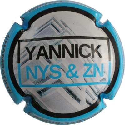 N°20 YANNICK NYS&ZN, Blanc, contour bleu
Photo Bernard DUQUENNE

